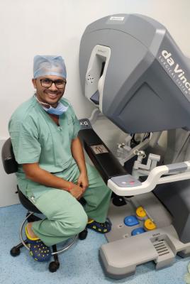 photo of Dr. Saket Narnoli - Expert Urologist & Laparoscopic Surgeon